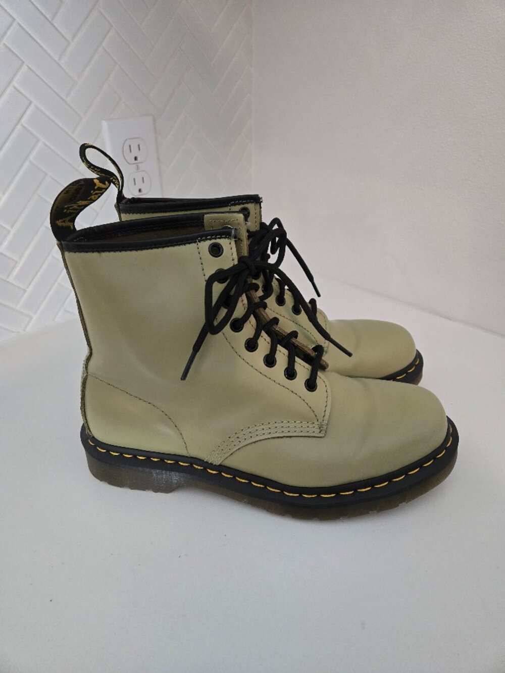 Dr. Martens 1460 Pale Olive Smooth Leather Combat Boot UK7 US Mens 8 Womens 9